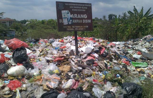Plang Imbauan di TPS Liar Hilang